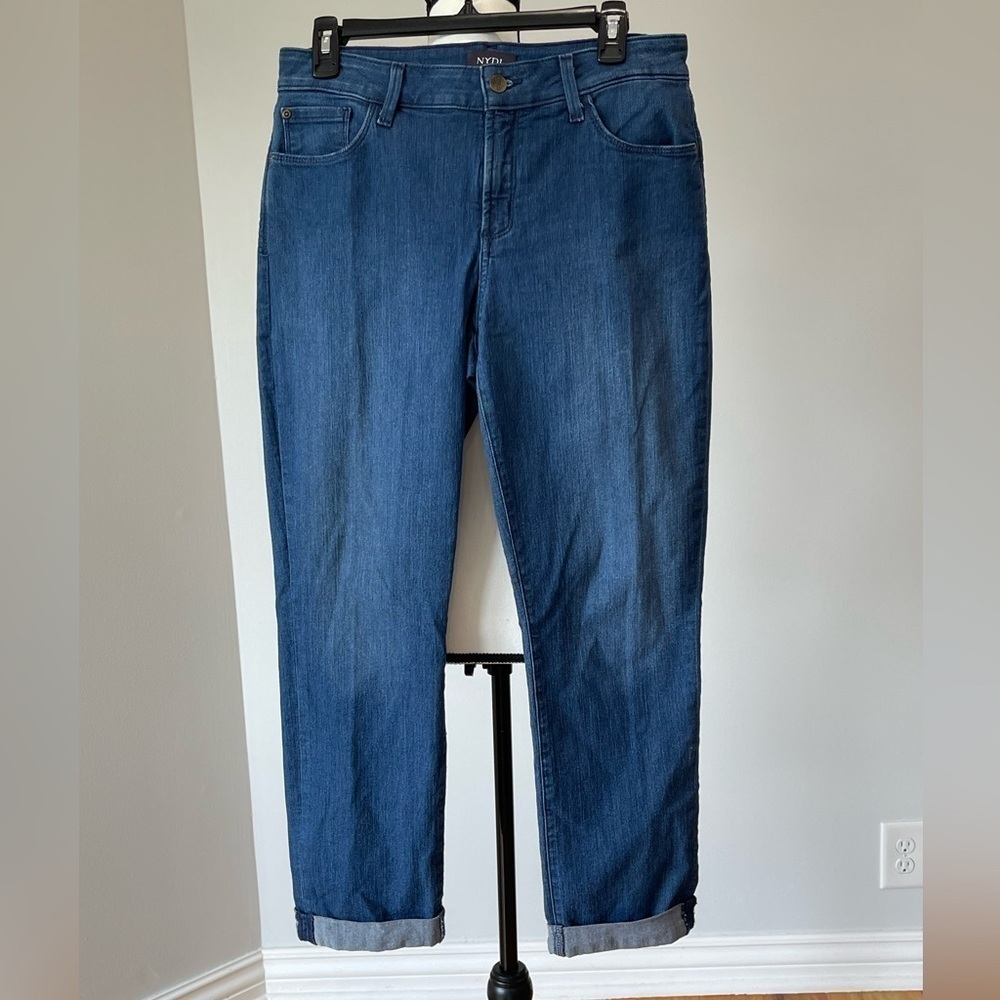 NYDJ size 6 cuffed Jessica relaxed boyfriend Lift & Stuck denim jeans casual